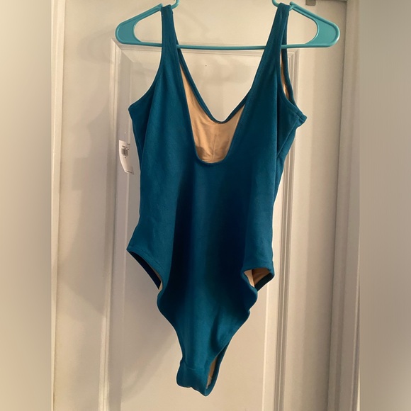 NWT Old Navy Scoop Back Swimsuit - Picture 3 of 4